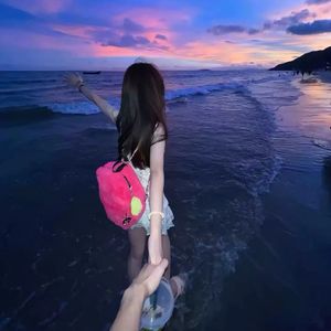 男生咬女生小头头照片真实
