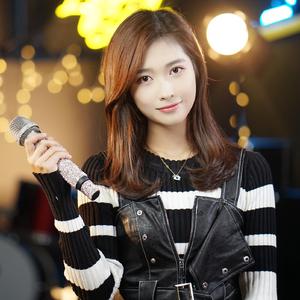 男生咬女生小头头照片真实
