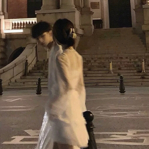 男生咬女生小头头照片真实
